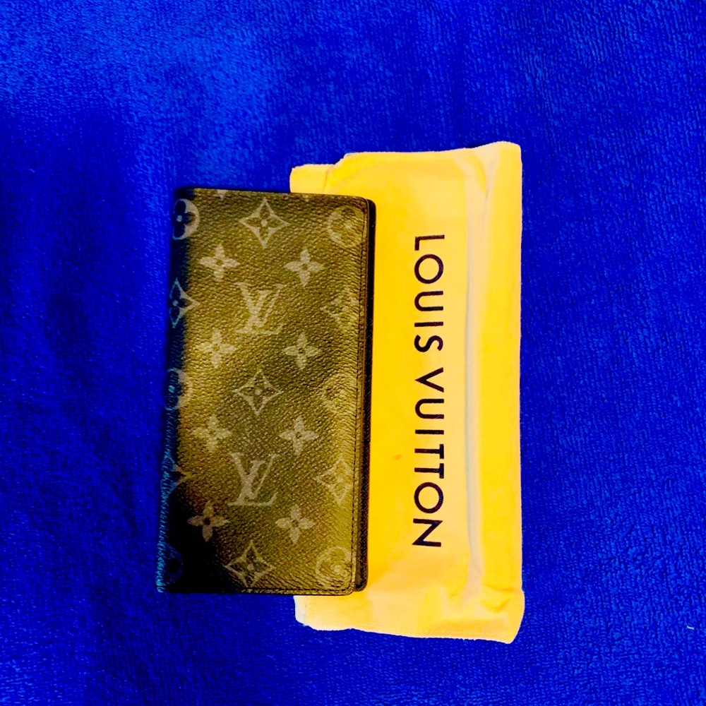 Louis Vuitton wallet brand new